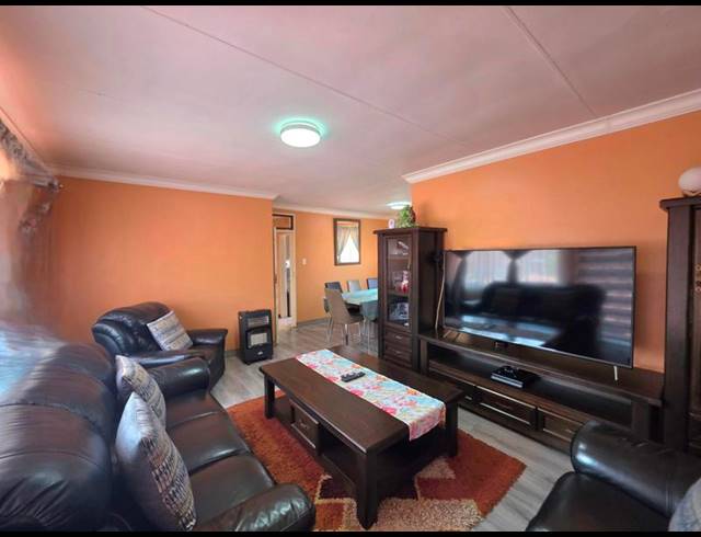 3 BEDROOM HOUSE FOR SALE IN VAN DYK PARK